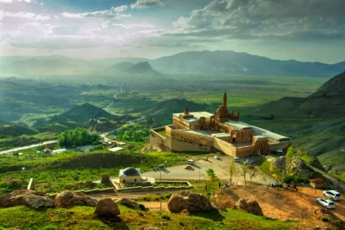 Bodrum Havalimanı Ağrı transfer hizmeti. Konforlu ve güvenli özel ulaşım araçlarıyla Bodrum’dan Ağrı vip transfer hizmeti.